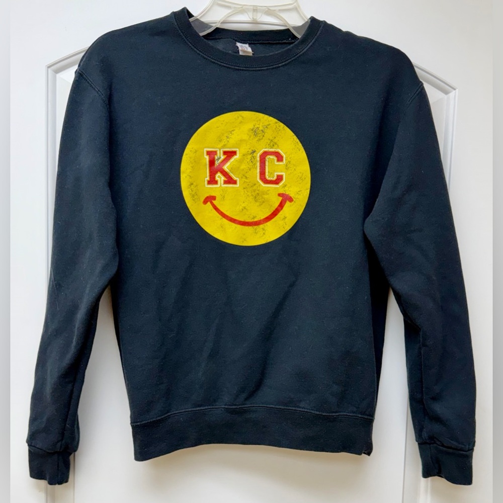 101:  Jerzees Black Crewneck Sweatshirt with KC Chiefs Graphics - Small